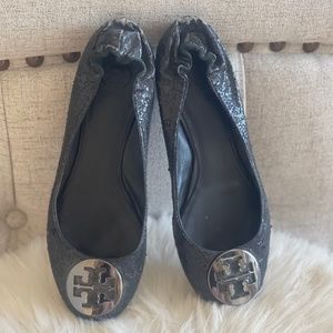 Tory Burch Round Toe Sparkles Ballet Flat Silver Logo